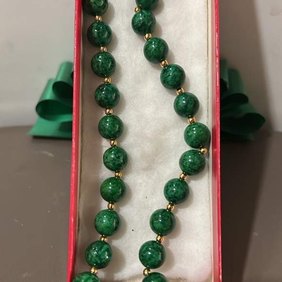 BEAUTIFUL! GREEN MALACHITE NECKLACE & EARRINGS SET - Picture 7 of 9